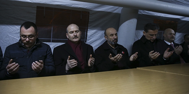 İçişleri Bakanı Soylu'dan şehit ailesine ziyaret