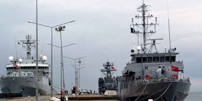 Savaş gemileri Sinop İskelesi'ne demirledi