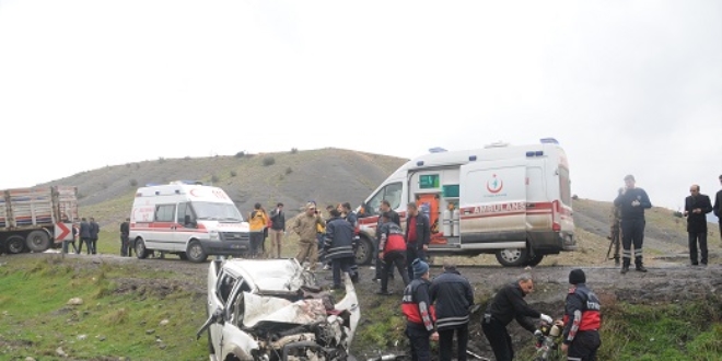 Cizre'de trafik kazası: 2 ölü, 4 yaralı