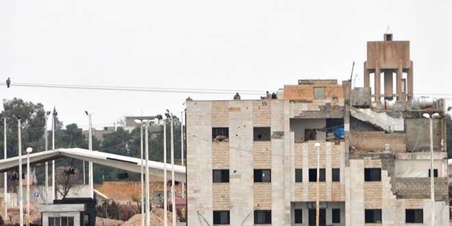 PYD, Telabyad'da ABD bayrağının asılı olduğu direği söktü