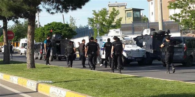 Diyarbakır Valiliği yakınında patlama