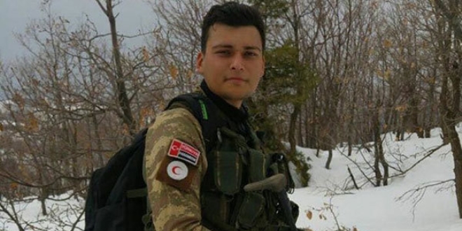 Bakan Soylu, şehit Astsubay Öz'ün ailesini ziyaret etti