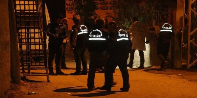 Adana'da karakola el yapımı bomba atıldı