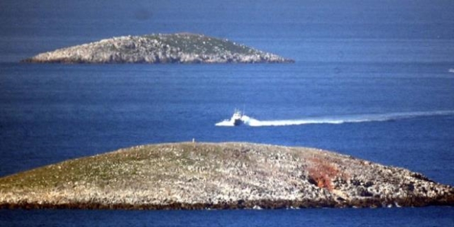 Türk askerinin Kardak'ta bekleyişi sürüyor