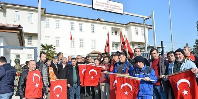 Belediye alanlar 'Zeytin Dal' iin gnll oldu