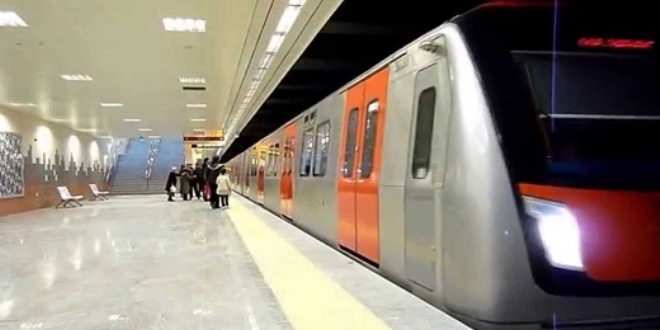 Ankara metrosunda raylara düşen genç kız kurtarıldı