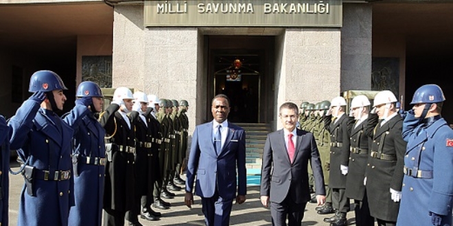 Milli Savunma Bakanı Canikli, Kamerunlu mevkidaşı ile bir araya geldi