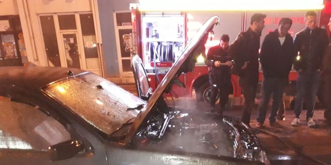 Yeni aldığı otomobili denerken alev aldı