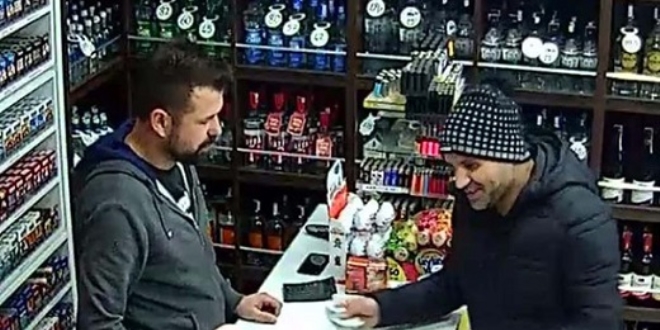 Dolandırdı, giderken 'Para kolay kazanılmıyor' dedi