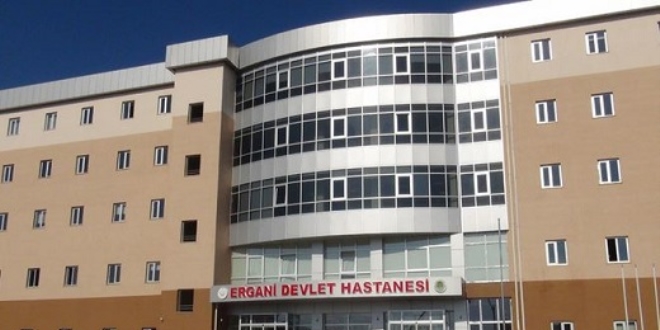 Hastanede çöpte bulduğu altınları teslim etti