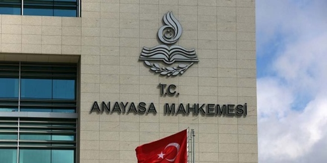 AYM, 'haddini bilmez' ifadesini hakaret saymadı