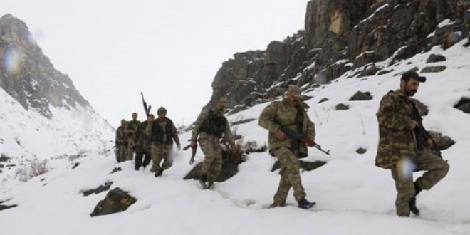 Kato Dağı'nda 1 metre karda PKK'lı arıyorlar