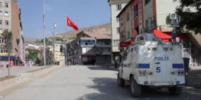 Hakkari'de gsteri ve yryler izne baland