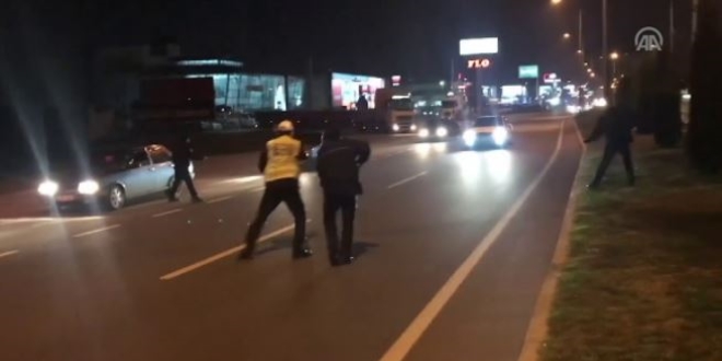 Otomobilini polislerin üzerine süren sürücü tutuklandı
