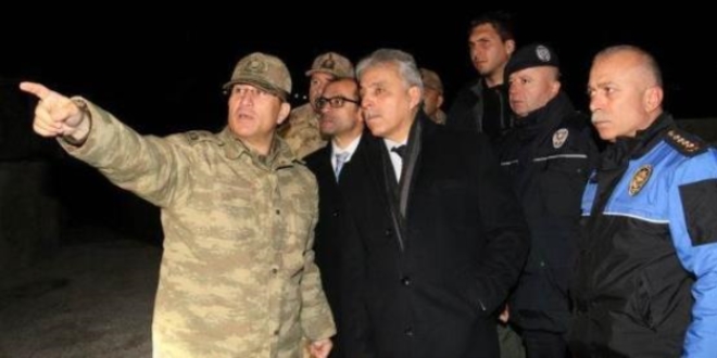Hakkari Valisi Toprak'tan sınırdaki askerlere ziyaret