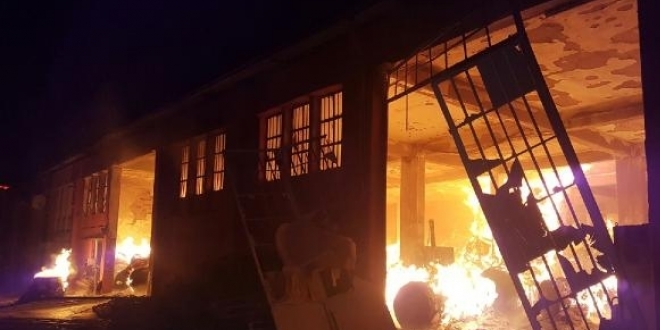 Ambalaj fabrikasında patlama ve yangın: 4 yaralı