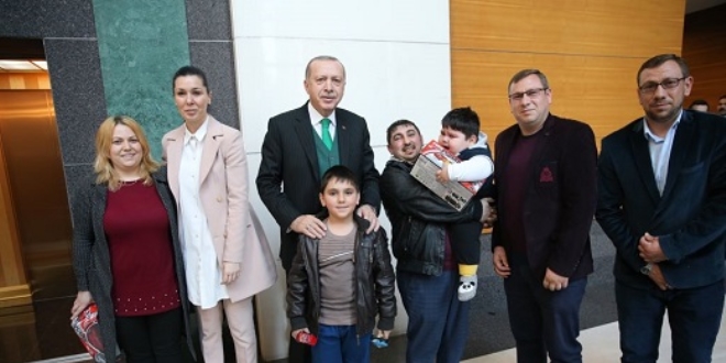 Erdoğan, Yağız bebek ve ailesiyle bir araya geldi