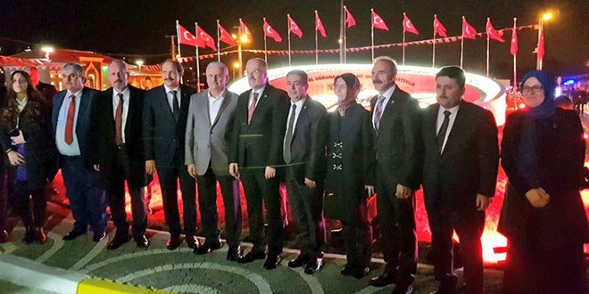 Başbakan, 15 Temmuz Şehitler Anıtı'nı ziyaret etti