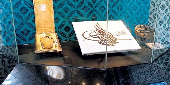 Topkapı Sarayı'nda mini etek ve şort krizi