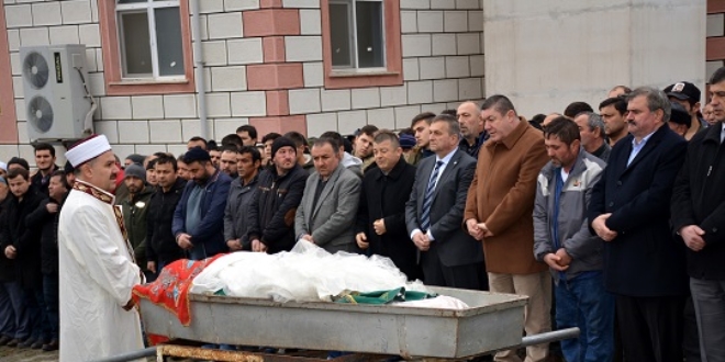 Son yolculuğuna gelinlikle uğurlandı