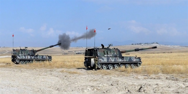 TSK topçu birlikleri, teröristlere ait mevzileri vuruyor