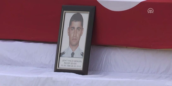 Elazığ'da kazada şehit olan polis için tören