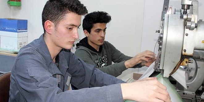 Bu lisede okuyan öğrenciler asgari ücret kadar maaş alıyor