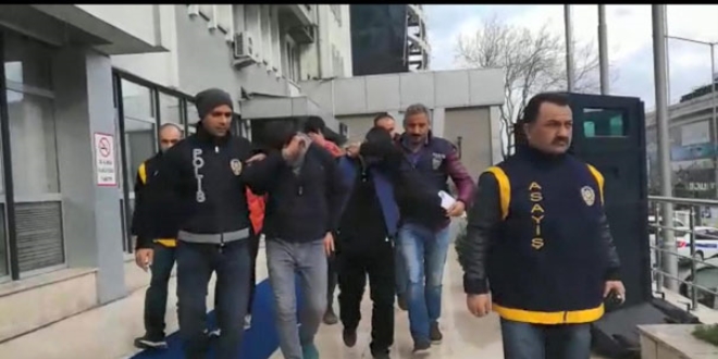 Sahte kontak anahtarıyla 8 araç çaldılar