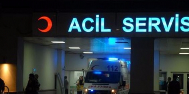 İzmit'te otomobil refüje çarptı: 1 ölü, 1 yaralı