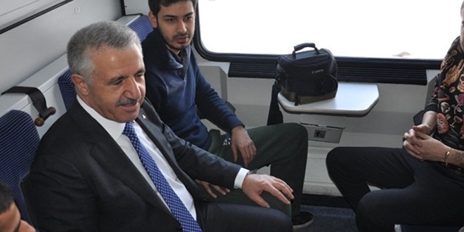 Bakan Arslan Doğu Ekspresi ile yolculuk yaptı