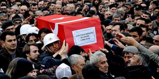 Hakkari'de kazada şehit olan polis son yolculuğuna uğurlandı