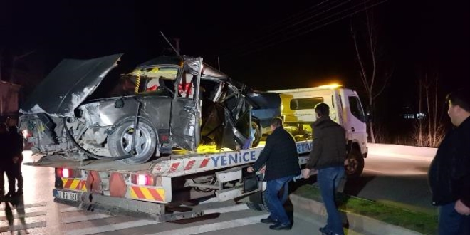 Tokat'ta otomobil elektrik direğine çarptı: 7 yaralı