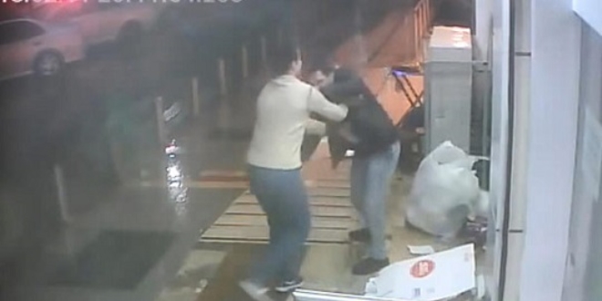 'Buyurun' demediği için esnafı bıçakladı