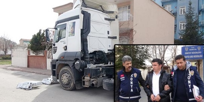 Aracındaki 'aslan' figüründen yakalandı