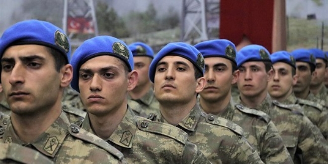 Asteğmenler mavi bere taktı