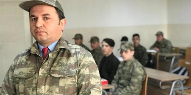 Mehmetçiğe destek için derse kamuflajla girdiler