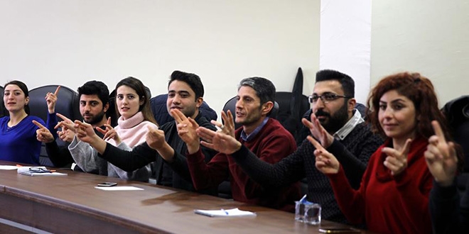 Sağlıkçılar engellilerin 'dili' oldu