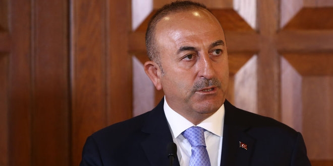 Çavuşoğlu'ndan, moderatörün 'Türkler Kürtlere karşı' ifadesine tepki