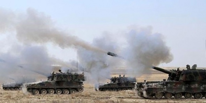 Mehmetçik terör hedeflerini ateş altına aldı