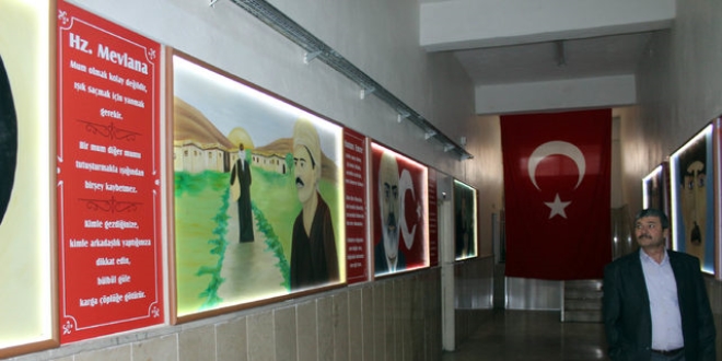 Kullanılmayan yazı tahtalarını tabloya dönüştürdüler