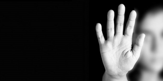 Liseli kızın kimliğini zorla alıp tehditle cinsel istismarda bulundular