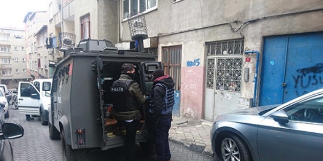 Kömürlükte el bombası buldu