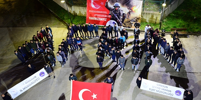Öğrencilerin sesleri Mehmetçik için yükseldi