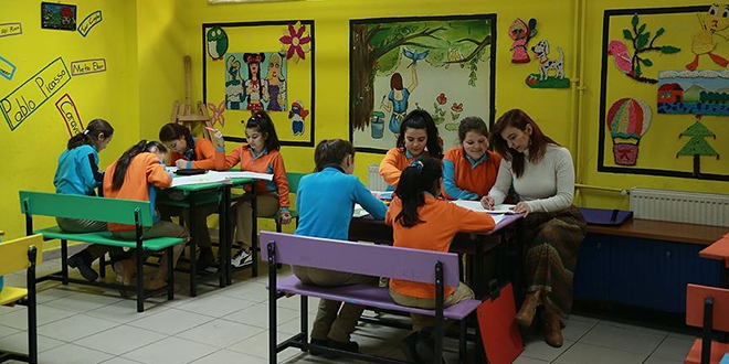 Okulun bodrum katını sanat atölyesine dönüştürdüler