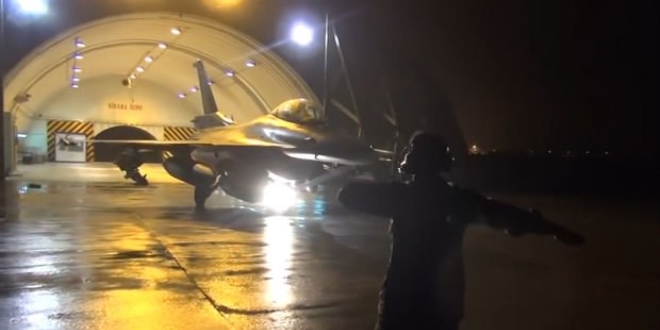 Türk savaş pilotları operasyonlara böyle hazırlanıyor