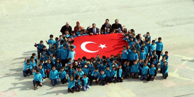 Öğrencilerden Mehmetçiğe destek klibi