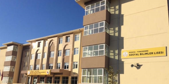 Yurtta faciaya ramak kala... 4 lise öğrencisi kurtarıldı