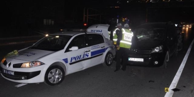 Sivas'ta 'dur' ihtarna uymayan aracn arpt polis yaraland