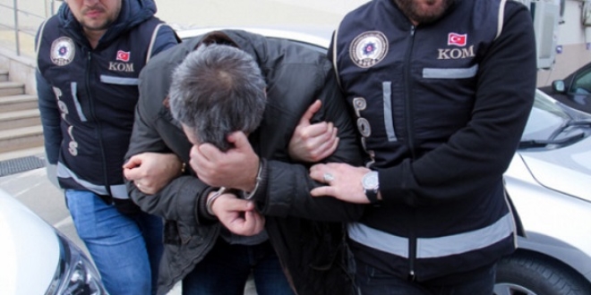 'Sahte kekeme profesörü' tutuklandı