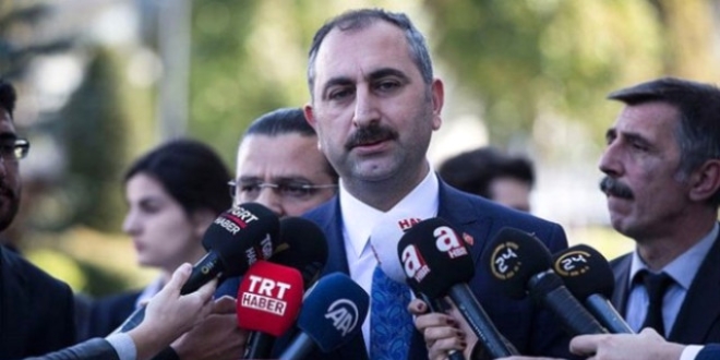 Bakan Gül'den o akademisyen'e ilişkin açıklama